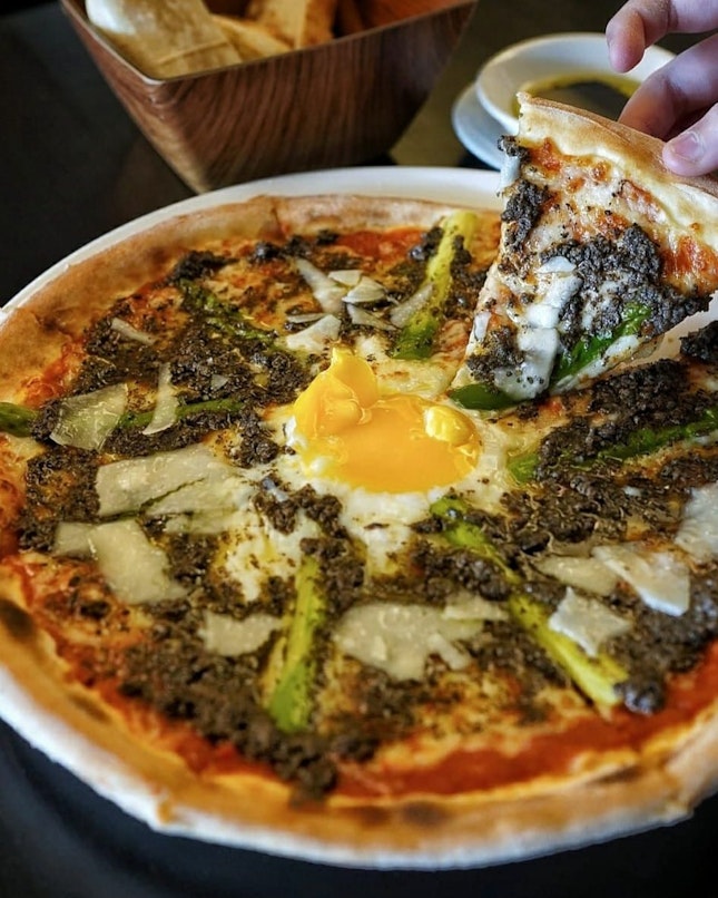La Nonna.
Thin crust pizza from wood fire oven, with a tomato based, topped with generous amount of truffle paste, and ooze egg as a center of the pizza.