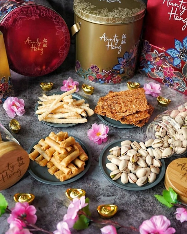 [GIVEAWAY] 

Aunty Hong is a new brand that sells premium yet affordable festive snacks, with a purpose to cherished moments among family and friends during this festive season, 
inspired by the Founder's mum - warmly known by the people around her as Aunty Hong 