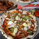 Pizza night 🍕 with @extravirginpizza.
Feature Three's a crowd ( good for 2-3 pax).
Including 2 pizzas and 1 sharing plate.
