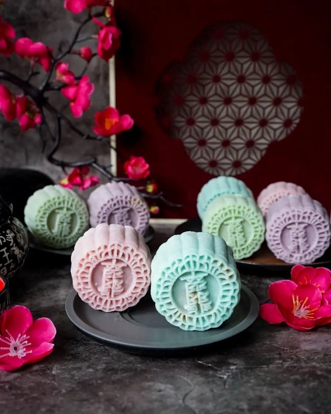 These Delicate Snowskin Mooncakes  from @crystaljadesg, its the latest collection that are inspired by the flavours of popular foods from Hong Kong and Macau