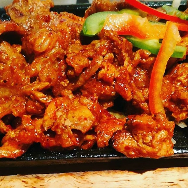 Having grill pork for lunch at Hyangtogol Raffles City❤

@hyangtogol_rc 
#littlesweetbonsbons #hyangtogolsg #hyangtogol #hyangtogolkoreanrestaurant #koreafoods #koreasetmeals #kimchi #grillpork #instafoodsg #foodiesofinstagram #foodies #burpple #burpplesg #grabfoodsg
