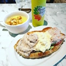 Having Trio Mayo croissant sandwhich set at $13.80,add on drinks at $2 at Delifrance Singapore👍
@delifrance.sg 
@delifrancesg 
#littlesweetbonsbons #delifrancesg #delifrance #croissant #triomayocroissant #cornsoup #croissantsandwhiches #tuna #eggmayo #seafoodmayo #sandwiches #baguette #breads #heartybreakfast #burpplesg #burpple