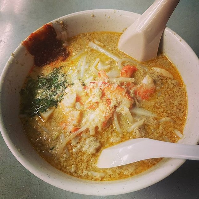 4⭐ The broth is less spicy and slightly sweeter than 328 Katong Laksa.
