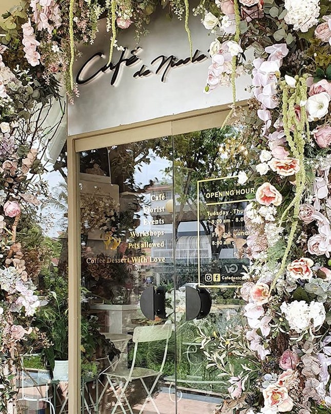Finally a floral shopfront here in Singapore 💐