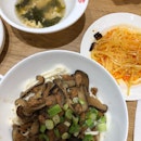 Noodles with fragrant mushroom and chicken+ Spicy shredded potato appetizer + free soup lunch set $10.9+