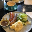 Charcoal Grilled Sausages and Truffle Mash Potato $18+