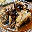 Steamed Chicken with Dried Lily Flowers and Black Fungus