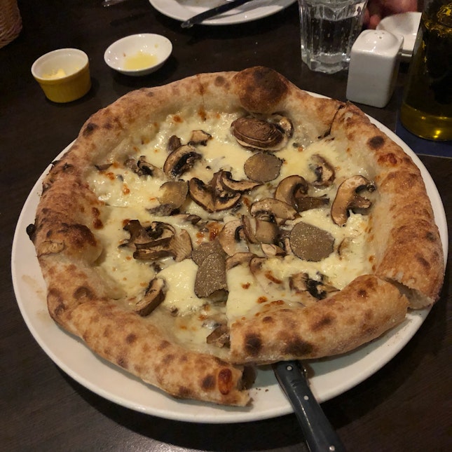 Pizza Tartufo ($26)