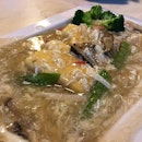 Soft silky toufu drenched with eggy sauce, topped with variety of vegetables, mushrooms and seafood.