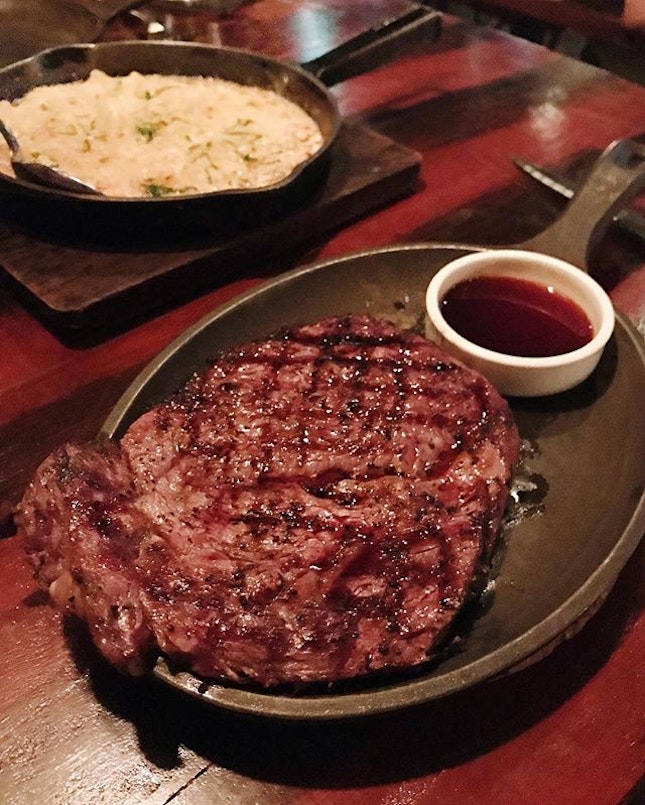 This hefty 400g Australian Grass-feb ribeye was large enough to feed 2, but we also had another USDA Prime Grain-fed tenderloin plus a Mac & Cheese on the side.