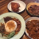 We loved the nasi lemak and rendang beef at @villagenasilemak at #rafflesplace The sauce is spicy without being overbearing and the beef is tender.