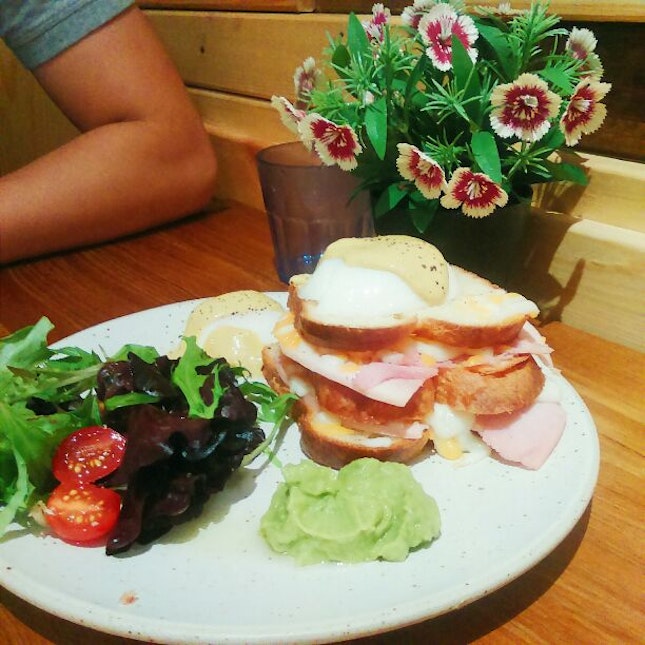 Love Breakfast And Brunch! Heres The List For All The Intersting Cafes You Won't Wanna Miss!
