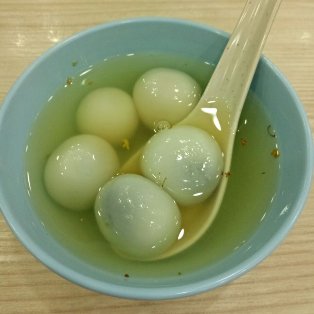 Glutinous Rice Ball In Osmanthus Soup ($3.50)