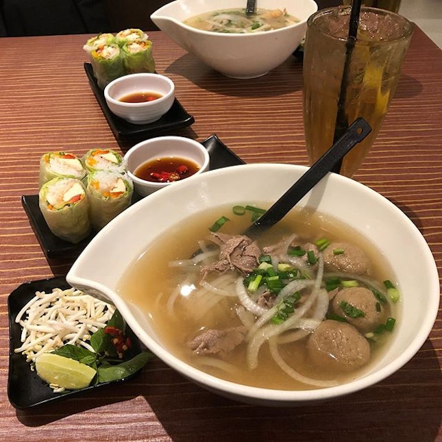 Sliced Beef and Beef Balls Noodle Soup (Pho), Set menu with drink and an appetizer (S$13.80++).