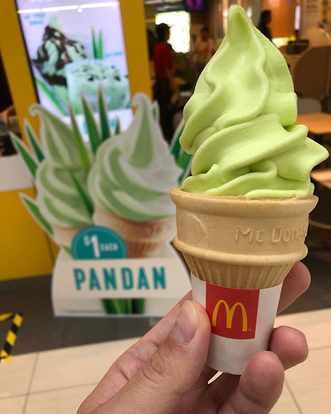 Pandan Ice Cream Cone (S$1).