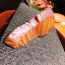😑 #salmon #sushi #japanese #foodporn #instafood #nofilter