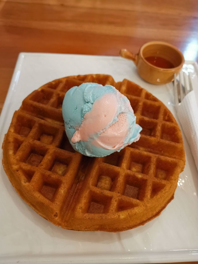 Belgian Waffles With Single Scoop And Tea