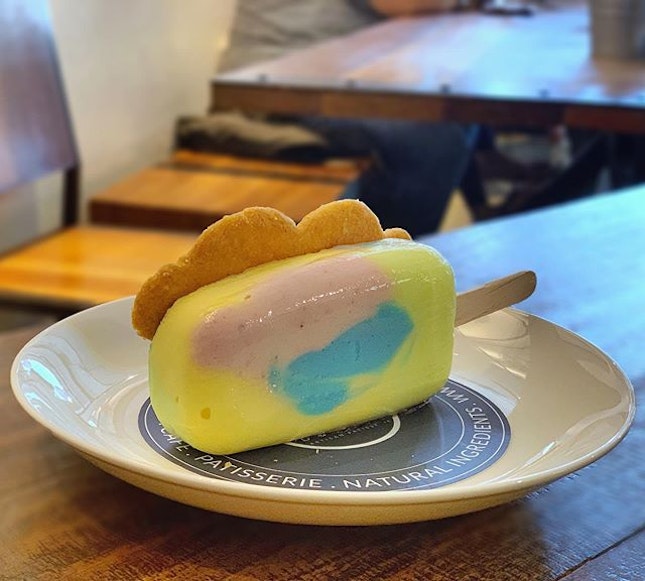 【Paddle Pop Cheesecake】Raspberry, lime, passionfruit, blue pea, cream cheese and almond crumble〜
#twobakers #cafe #cafesg #sgcafe #dessert #pastry #cake #cheesecake #foodporn #instafoodie #instafood #burpple #burpplesg