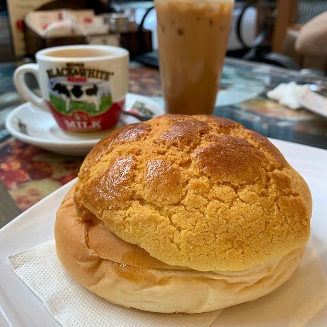 Featuring the perfect polo bun at our favourite Cha Chan Teng to end off our HK series because...