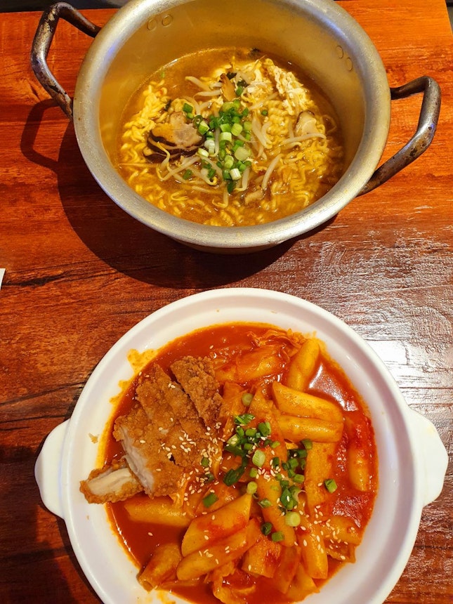 Cheese Ramen And Toppoki With Chicken
