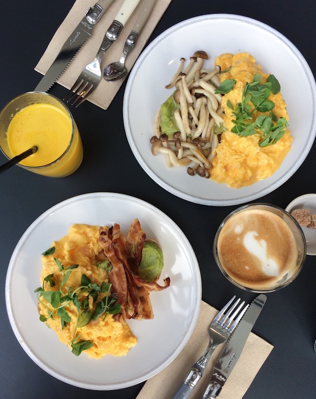 📍the house of anli; singapore📍 two eggs served on sourdough with an addition of avocado, bacon, and mushroom, latte & orange juice