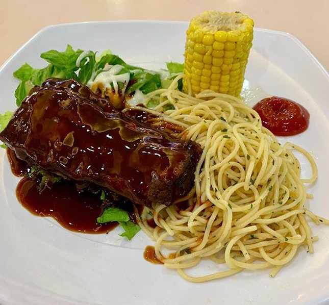 Collin's Grille @ Blk 26 Jalan Membina is one of the 18 outlets of Collins in Singapore that serve quality western and japanese dishes.