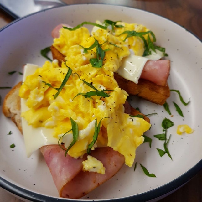 Scrambled Egg With Ham And Cheese On Toasted Bread