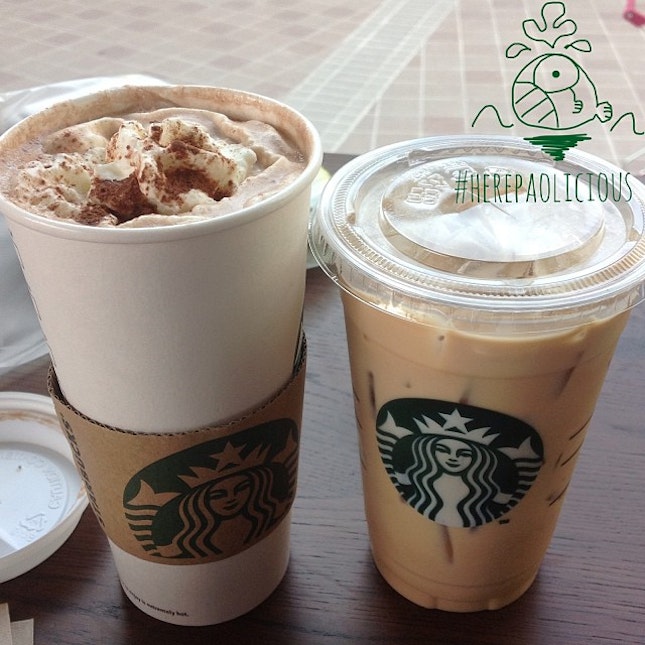 (Throw back Thursday) chillin' iced hazelnut latte & signature chocolate with friends @starbucks ☕🍼🍫 #yummy #beverage #starbucks #herepaolicious 
#Doodly #iced #hazelnut #latte #signature #chocolate