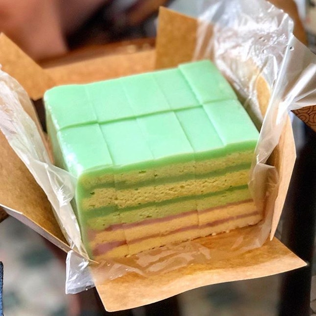We travelled the miles to Klang and found ourselves in Regent Pandan Layer Cake Shop!