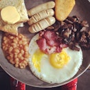 Post-run brekkie #breakfast #meal #eggs #bacon #mushrooms #toast #beans #bread #chipotle #hashbrown #delicious