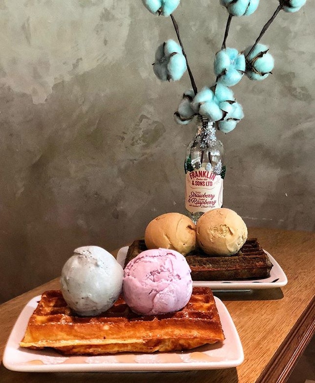 🌸Invited Tasting🌸 Tucked in the housing estate of Ang Mo Kio Ave 10 in Singapore, OCD Cafe (Obsessive Chocolat Desire) is a very charming neighbourhood Cafe that serves an extensively premium Ice Cream with Sixteen delectable flavours ($4 for single scoop and $7 for double).