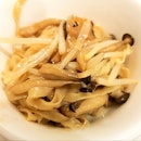 Stewed Noodles with Mushrooms and Truffle Oil