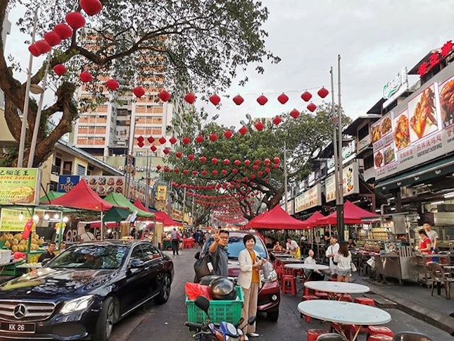 Jalan Alor night food court, famous for a variety of street food, local malaysian delicacies and to some exotic fruits such as the Durians.