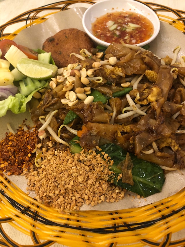 Fried Kway Teow With Fish Cake