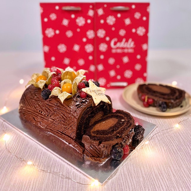 Flourless Chocolate Log Cake