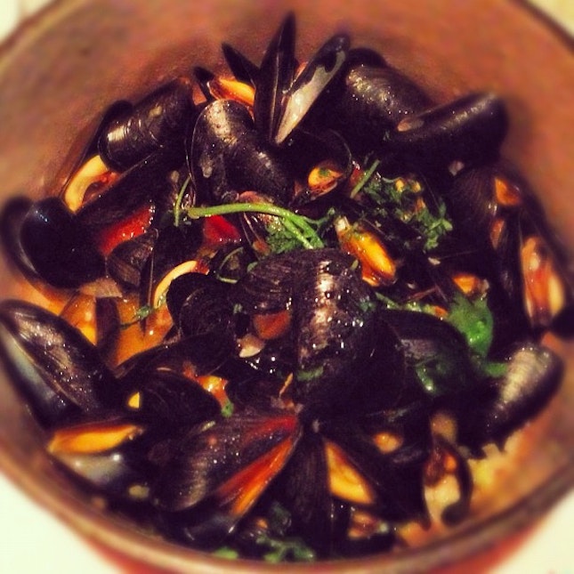 Ridiculously delicious mussels.