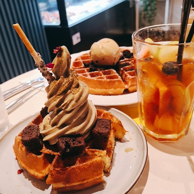 Soft Serve With Waffles (Hojicha And Earl Grey) And Fruit Tea