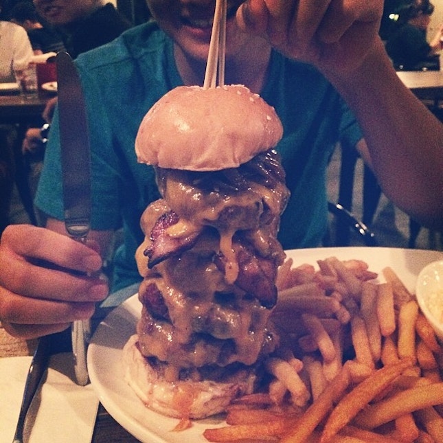 The "Terminator" burger (6 Wagyu Patties, 6 Slices of Mozzarella Cheese, a lot of Bacon, Jalapeños, Two Buns, coleslaw & fries) #burger #nope #challenge #food #foodporn