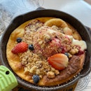 Berry & Yoghurt Skillet Pancake ($12)