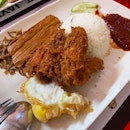 Set E from the famous nasi lemak stall.