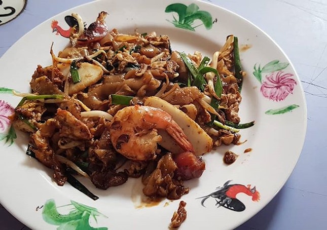 Famous lor mee decided to take an impromptu holiday today (tip: check their FB page before going) so I went for char kway teow (small, $3) as a consolation.