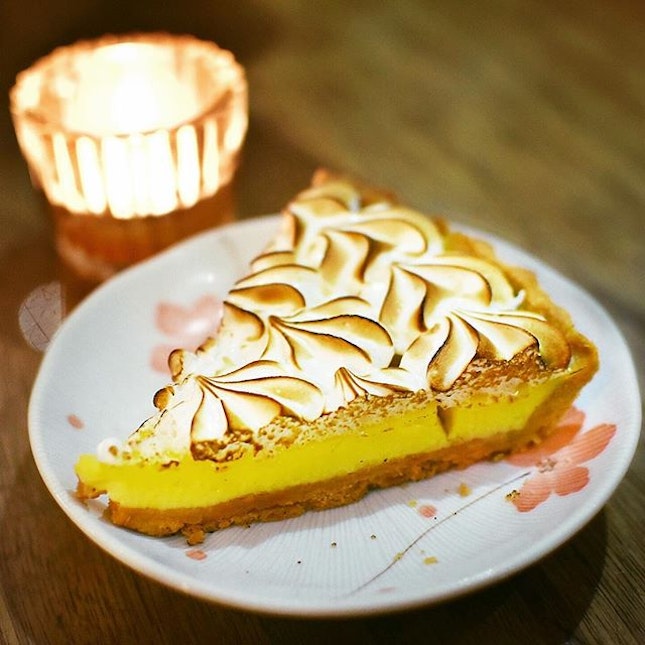 Lemon meringue tart
And a candle