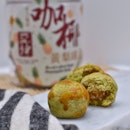 These unique concoction by @yakunsg - KAYA PINEAPPLE BALLS, tasted well...