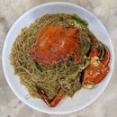 Since everyone (ok la many people not everyone) is asking me about where this amazing looking crab beehoon is from, here's a post dedicated to its goodness.