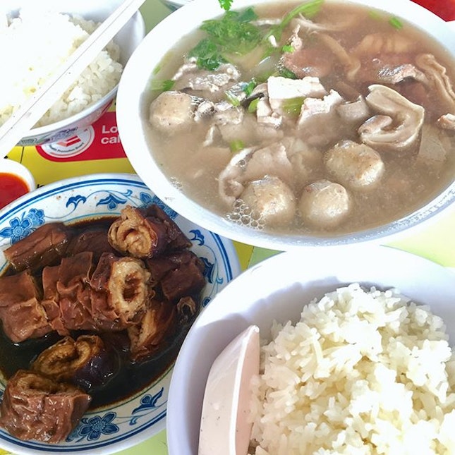 Braised intestines and Pig organ soup | Black & White Muah Chee 😍