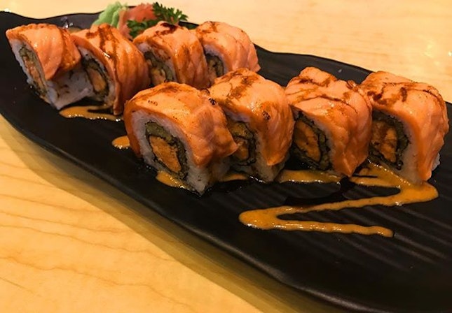 Grill salmon maki 😋
香烤三文鱼寿司🍣
.