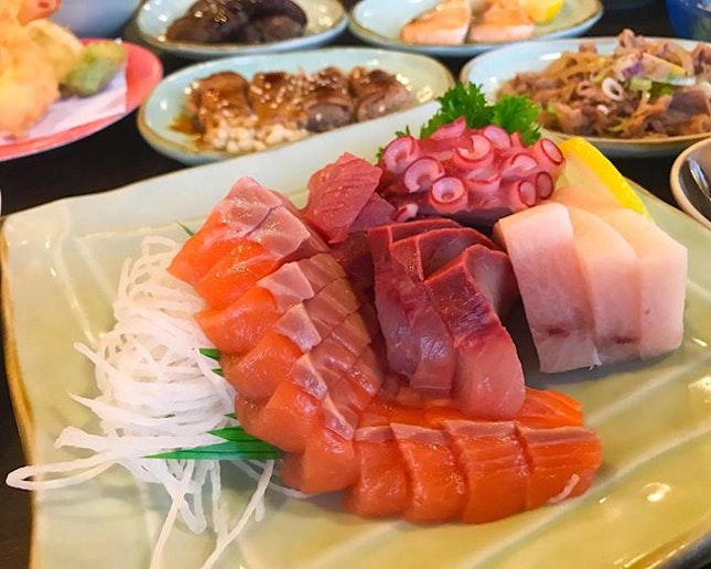 Happy Mother’s Day to all mother
I love my mom and i love “mum mum” (baby language) 😘 
Weekend is cheat day and is time to release my cravings monster out to eat 😆
Today enjoy japanese ala carte buffet at Irodori, there is 100+ item to choose, but i came here mainly feed my sashimi monster 🤣 All their sashimi are freshly prepared 😋
After check back these phone only realize how many sashimi we ate, some sashimi was not taken picture 😂
Saw a lot review mention that service is poor and the food is slow, we went there at afternoon...