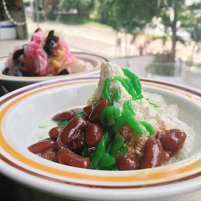 Chendol and ice kacang from York Hotel's 30th Penang Hawkers’ Fare menu.