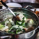My mum was suuuper excited to be the one recommending a restaurant for once, telling us that Ting Heng Seafood Restaurant’s fish head steamboat (鱼头炉) is really really great and that we’ve GOT to check it out.