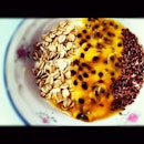 Yogurt and cottage cheese with oatmeal, passionfruit and flaxseeds.